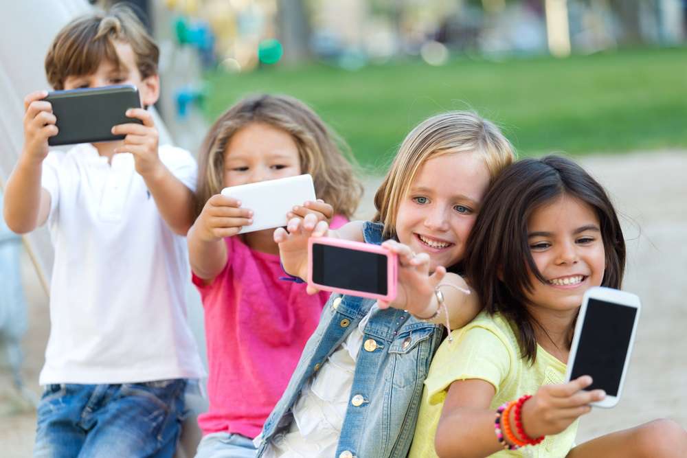 When is the Best Age to Get a Kid a Phone? A Guide for Decision Making